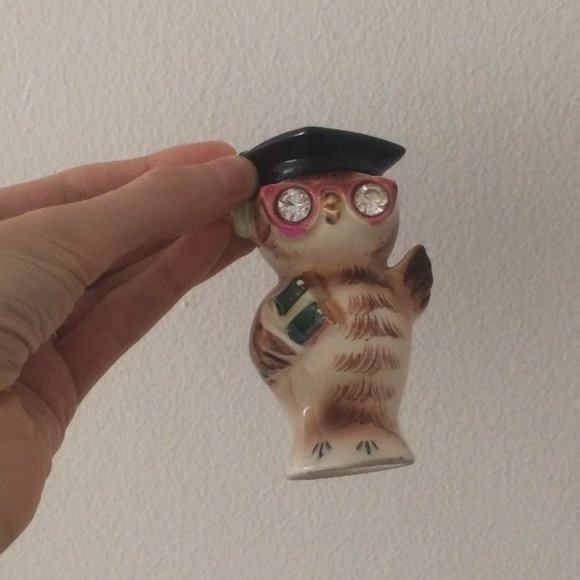 Vintage ceramic owl with graduation hat and diploma - Picture 9 of 9